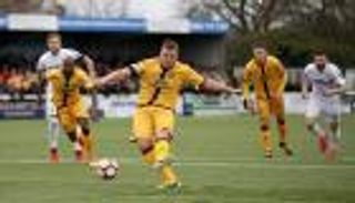 ساتون يونايتد المغمور يواجه أرسنال بقميص خاص