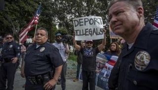 مظاهرة مؤيدة لسياسة ترامب