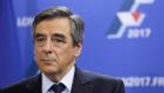 ثلثا الناخبين الفرنسيين لا يريدون فيون في سباق الرئاسة 