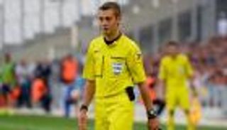 أصغر حكم في فرنسا يدير مواجهة إشبيلية وليستر