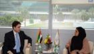 لبنى القاسمي تبحث التعاون مع وزير شؤون الرئاسة بأرمينيا