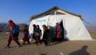 نيران باكستانية تجبر مئات الأفغان على النزوح