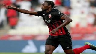 ديوب لاعب الأهلي الإماراتي