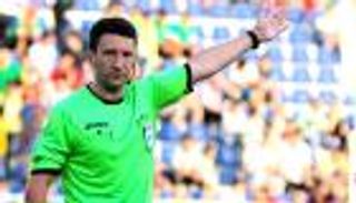 طاقم تحكيم أوزبكي لإدارة لقاء الوحدة والريان