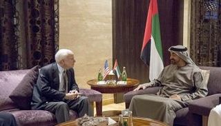 الشيخ محمد بن زايد آل نهيان والسيناتور جون ماكين