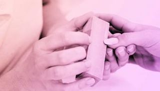 الأظافر من أهم عناصر الأناقة