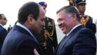 العاهل الأردني يصل القاهرة والسيسي على رأس مستقبليه 