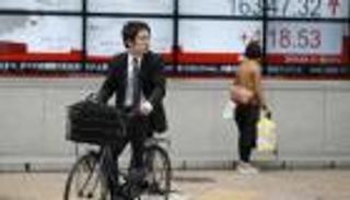 الأسهم اليابانية ترتفع 0.7% مع تراجع الين 