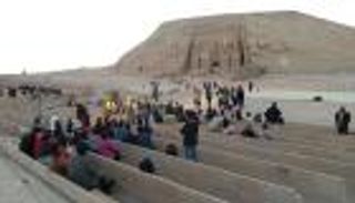 نجوم مهرجان أسوان في جولة سياحية