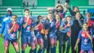 المغرب توقف لاعبين لتصرف غير رياضي تجاه الجماهير