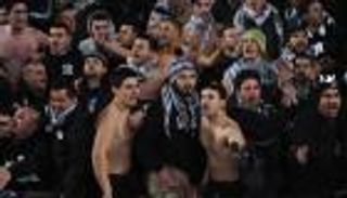 اعتقال 30 من مشجعي باوك قبل لقاء شالكه