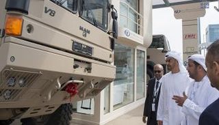 محمد بن زايد يتفقد معرض ايدكس 2017