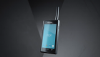 "التترا" الإماراتي.. لاسلكي مطور وهاتف ذكي في جهاز واحد