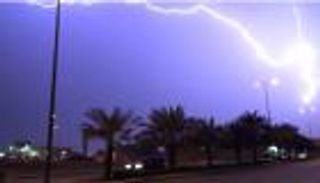 أمطار رعدية وأتربة في السعودية.. واستئناف قطارات الدمام