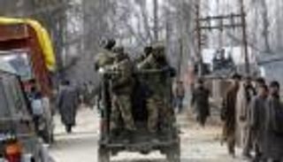 كمين يودي بحياة 3 جنود هنود وامرأة بكشمير