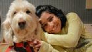 بأمر المحكمة.. الكلب يرافق فتاة معاقة للمدرسة