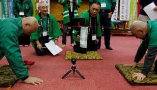 الصلعاء في اليابان يحتفلون بيوم الصلع