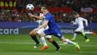 فاردي يعطي ليستر بصيص أمل رغم الخسارة من إشبيلية