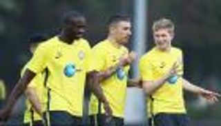 بالصور.. لاعبو مانشستر سيتي يستمتعون بأجواء أبوظبي 