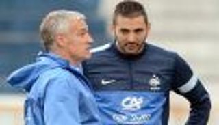 الاتحاد الفرنسي يرمي كرة بنزيمة في ملعب ديشامب