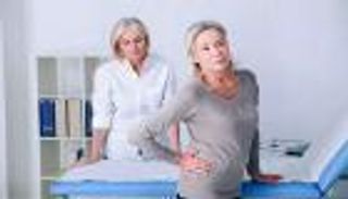 آلام الظهر تهدد المسنين بالموت المبكر.. كيف؟