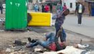 الشرطة تتصدى لمظاهرة غاضبة من الأجانب بجنوب أفريقيا