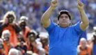 مدرب أرجنتيني يسخر من وزن مارادونا