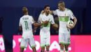 جماهير ليون تهاجم نجم الجزائر مجدداً وتصفه بـ "الخائن"