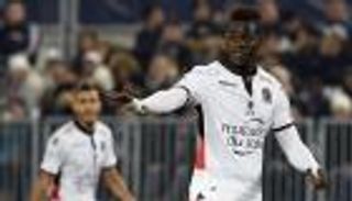 بالوتيللي يتسبب في معاقبة باستيا