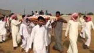 بالصور.. صلاة الميت على شهيد السعودية العريف الجعفري