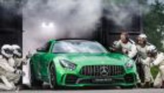 شاهد.. مرسيدس جي تي أر... شراسة 577 حصانا