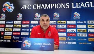 أولاريو كوزمين مدرب الأهلي الإماراتي