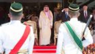 بالصور.. العاهل السعودي  في ماليزيا مُطلقا "دبلوماسية التوجه للشرق"