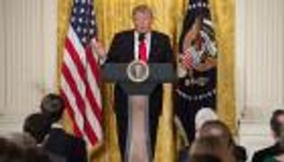 ترامب يقاطع العشاء السنوي لمراسلي البيت الأبيض