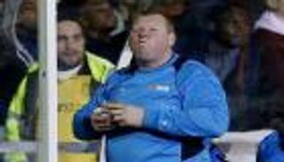 ساتون يونايتد يتصدر المشهد في إنجلترا مجددا