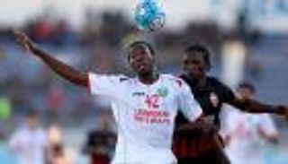 خطأ ساذج يكلف الأهلي الإماراتي هدفا ثانيا