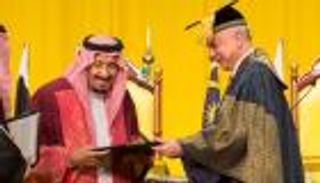 بالصور.. ماليزيا تمنح العاهل السعودي الدكتوراه الفخرية في الآداب