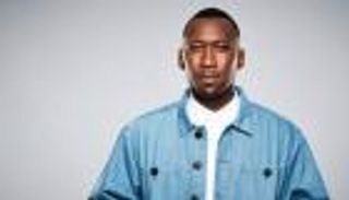 ماهرشالا علي يفوز بالأوسكار بعد يوم من استقبال مولودته الأولى