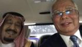 "سليفي الزعماء".. ابتسامة تجمع الملك سلمان مع رئيس وزراء ماليزيا