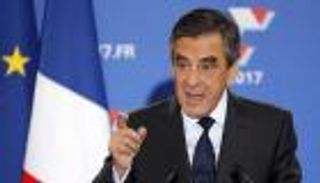 فيون يندد بأجواء "حرب أهلية" في فرنسا