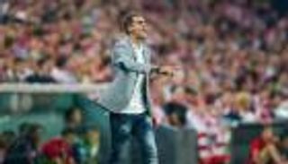 ديبورتيفو لاكورونيا يقيل مدربه لسوء النتائج