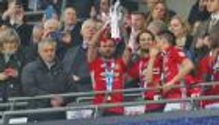 والد مورينيو سبب احتفاله "الصامت" بكأس الرابطة