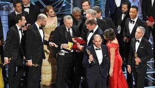 المحاسب سلم مقدمي الجائزة المظروف الخطأ