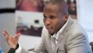 إقالة مسؤول جنوب إفريقي رفع راتبه 350٪