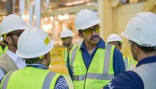 الشيخ عبدالله بن زايد آل نهيان أثناء تفقد المشروع