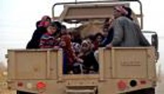 كيف يكتشف الجيش العراقي الدواعش وسط النازحين بالموصل؟