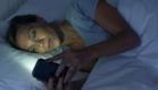 3 أشياء فيها سم قاتل إذا فعلتها حينما تستيقظ في منتصف نومك 