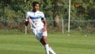 لاعب أوكسير الفرنسي يحلم بتمثيل الجزائر 