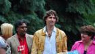 صور شبابية لرئيس وزراء كندا تغزو مواقع التواصل