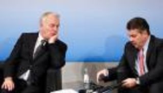 فرنسا تلوم ترامب على ما ترضاه من أوروبا